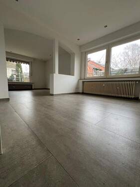 Essecke und Wohnzimmer unten - 
