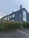Vorderansicht mit Zugang - Geräumiges und vollständig renoviertes 2 Familien-Haus mit Ausbaureserve, lux. Innenausstattung