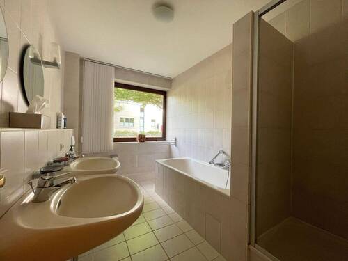 Helles Badezimmer - 