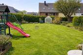 schöner Garten mit viel Spielraum - 