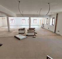 Büro - Praxis - Verkaufsraum - Gewerbeimmobilie in bester Lage mit 320m² am Schlörplatz in Weiden zu vermieten! - Weiden in der Oberpfalz