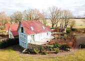 Aussenansicht Winter - Grosses helles Ferienhaus mit Bootssteg