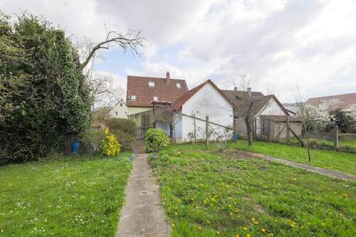 Rückansicht und Garten - Einfamilienhaus mit 104,00 m² in Mühlacker / Lomersheim zum Kaufen