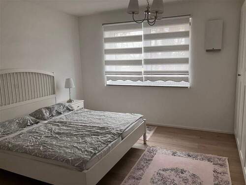 Schlafzimmer mit Kleiderschrank - 