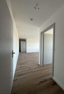 Wohnungseingang mit Zugang Kü + Wohhnzimmer - 3 Zimmer Etagenwohnung zur Miete in Frankfurt (Oder)