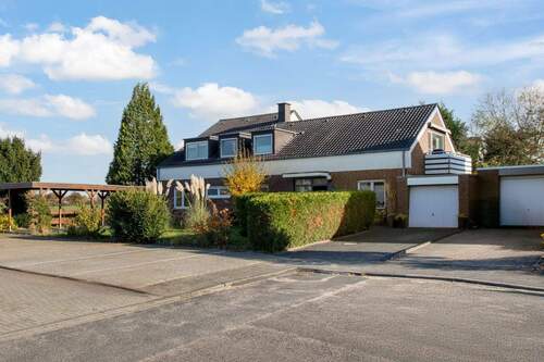 Außenansicht - Modernisiertes Mehrfamilienhaus mit 5 Wohneinheiten und stabiler Mietstruktur