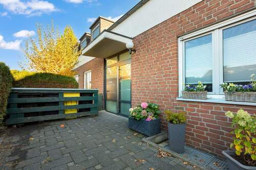 Hauseingang - 1 Zimmer Mehrfamilienhaus, Wohnhaus in Grevenbroich