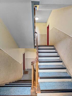 Treppenhaus - 3 Zimmer Etagenwohnung zum Kaufen in Hannover
