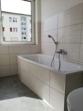Badewanne - Etagenwohnung mit 58,90 m&sup2; in Kahla zur Miete