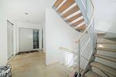 Eingang Treppe - 6 Zimmer Einfamilienhaus zum Kaufen in Grasbrunn