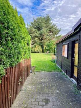 Gang zum Garten, Laube - 8 Zimmer Doppelhaushälfte in Landshut