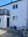 vordere Haustür - Doppelhaushälfte mit 130,00 m² in Landshut zum Kaufen