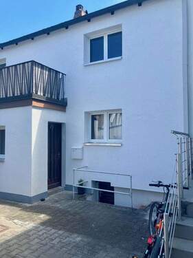 vordere Haustür - Doppelhaushälfte mit 130,00 m² in Landshut zum Kaufen
