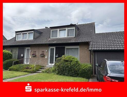 Straßenansicht - Doppelhaushälfte mit 2 Garagen - 349.000,00&nbsp;EUR Kaufpreis, ca.&nbsp; 102,00&nbsp;m&sup2;&nbsp;Wohnfl&auml;che