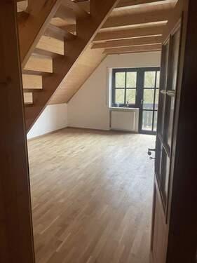 Bild 1 - 3,5 Zimmer Wohnung mit Galerie und Südbalkon im ländlichen Freising