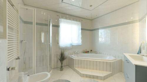 Bad - Einfamilienhaus mit 265,00 m&sup2; in Wertheim zum Kaufen