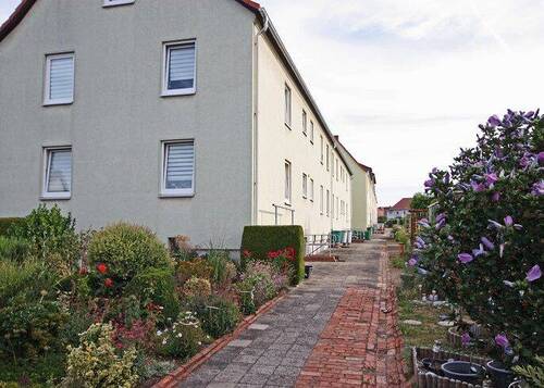 Objektansicht - Im Grünen: 3-Raum-Wohnung mit Dusche