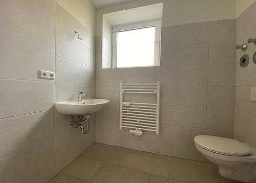 Beispielbild Bad - 3 Zimmer Etagenwohnung zur Miete in Oschersleben