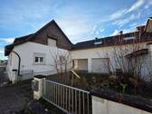 Hausansicht 1 & 2 & Garage - 8 Zimmer Mehrfamilienhaus, Wohnhaus zum Kaufen in Ötigheim