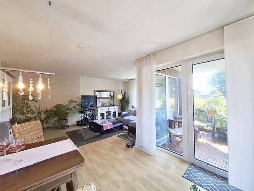 Wohn- und Esszimmer Bild 1 - 4 Zimmer Etagenwohnung in Itzstedt