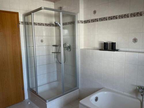Badezimmer 1. OG - 