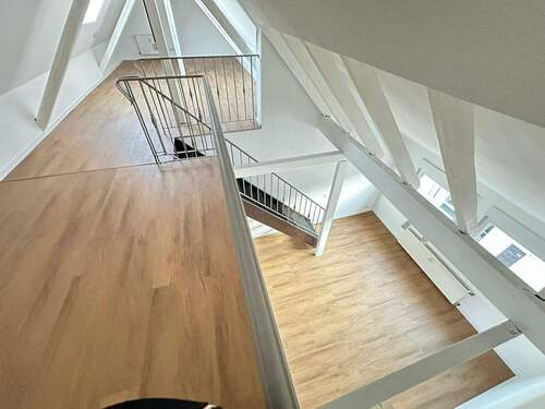 Bild 1 - Frisch sanierte Dachgeschosswohnung mit neuer Einbauküche