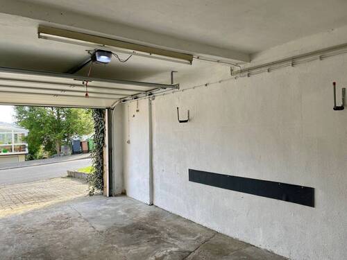 Garage mit Sektionaltor - 