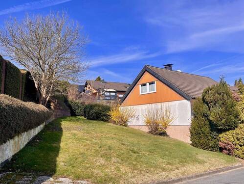 Grundstück neben dem Haus - 