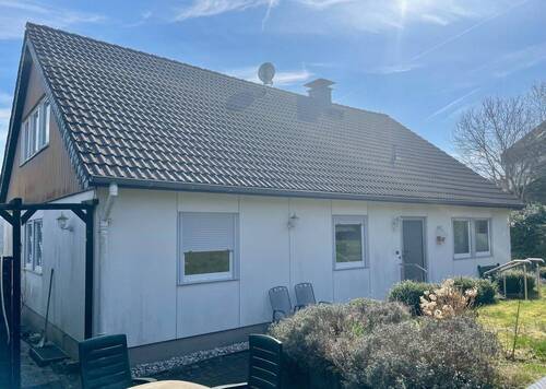 Ansicht mit Hauseingang - 