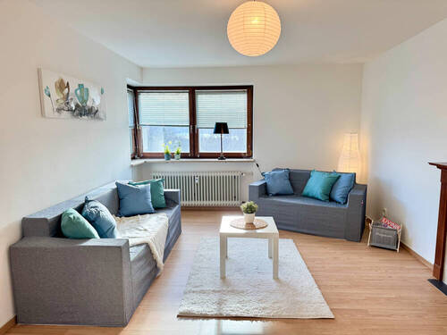 Wohn-/Esszimmer - Ruhige Wohnlage mit Blick über Bayreuth - bezugsfreie 3-Zimmer-ETW mit Balkon und TG-Stellplatz