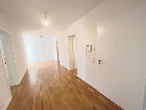 Flur - 2 Zimmer Etagenwohnung zur Miete in Trier / Feyen