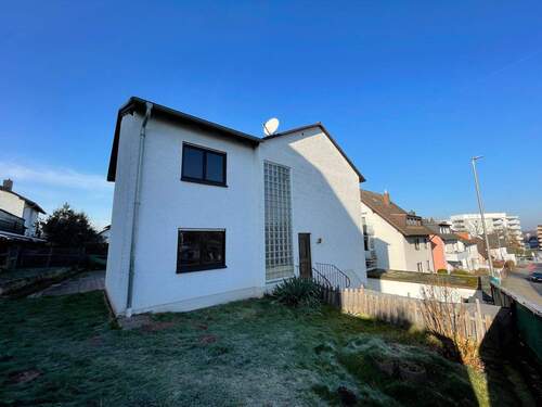 ..weitere Hausansicht - 8 Zimmer Einfamilienhaus in Dietzenbach