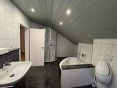1. Bad OG Badewanne u. Dusche - 