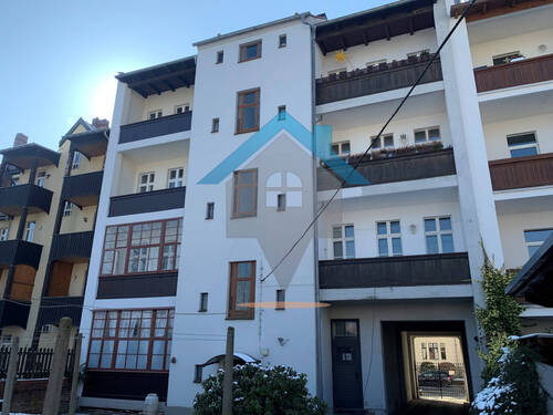 Haus von außen Re 20 - Wohnhaus mit Garagen und großen Hof in beliebter Südstadtlage zu verkaufen