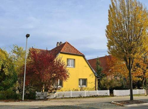 Aussenansicht - Einfamilienhaus mit Renovierungsbedarf oder Baugrundstück für Projektentwickler in gesuchter Wohnlage