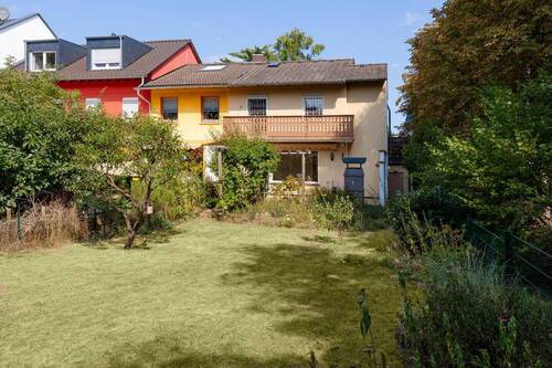 Titelbild - Sanierungsbedürftiges Reihenendhaus auf Südgrundstück am Sachsenhäuser Berg