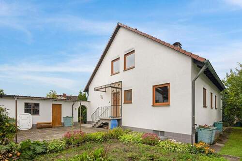 Hauseingang - Mehrfamilienhaus, Wohnhaus mit 160,00 m² in Weidenberg /Stockau zum Kaufen