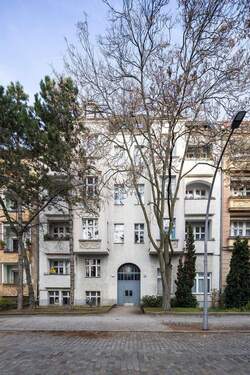 Fassade - Etagenwohnung mit 48,90 m&sup2; in Berlin zum Kaufen