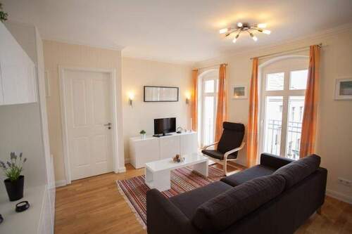 B - PREISANPASSUNG 61 M² - 1,5 Zi: Altbau mit Balkon und Lift in Mitte