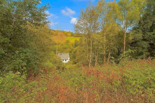 Ansicht obere Straße - Attraktives Hanggrundstück mit Panoramablick in Winterberg-Silbach