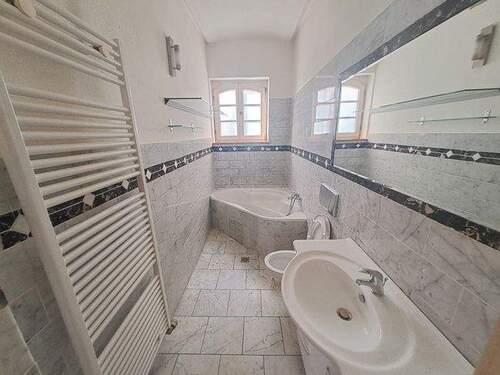 Bad - Etagenwohnung mit 96,00 m&sup2; in Brandenburg an der Havel zur Miete