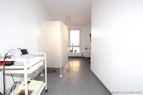 Behandlung/Büro - 