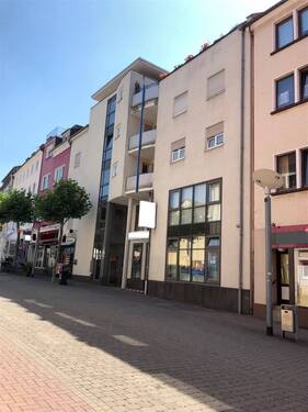 Straßenansicht - ++2 ZKB Wohnung, ideal auch für Senioren geeignet, im Zentrum von Neunkirchen ++