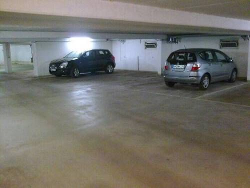 grosszügige Tiefgarage - 