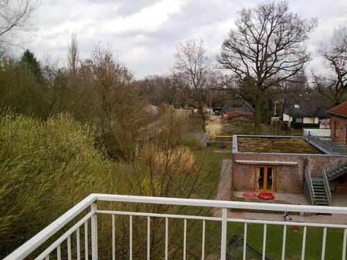 Blick vom Balkon - Helle 3-Zim.-Endetagen-Wohnung mit Balkon u.Tiefgaragenstellplatz