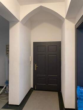 Wohnungseingang - 6 Zimmer Etagenwohnung in Halle