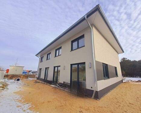 Rückansicht - Hier entsteht Ihr neues Zuhause! Traumhaftes Familiendomizil mit modernen und durchdachten Details!