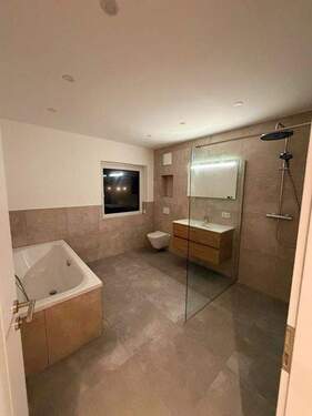 Bad - Doppelhaushälfte mit 127,20 m&sup2; in Brandenburg an der Havel / Neuschmerzke zur Miete