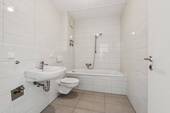 Bad mit Badewanne - 