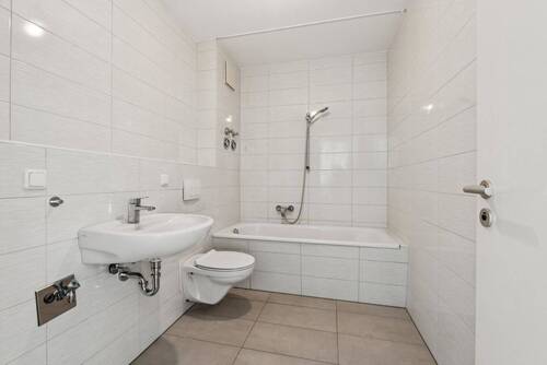 Bad mit Badewanne - 